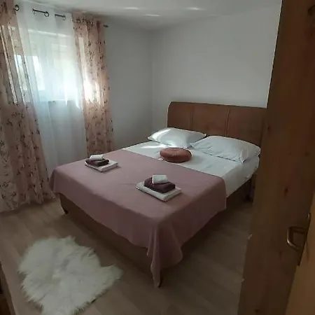 Apartment Luka