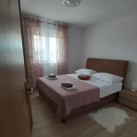 Luka Apartment *